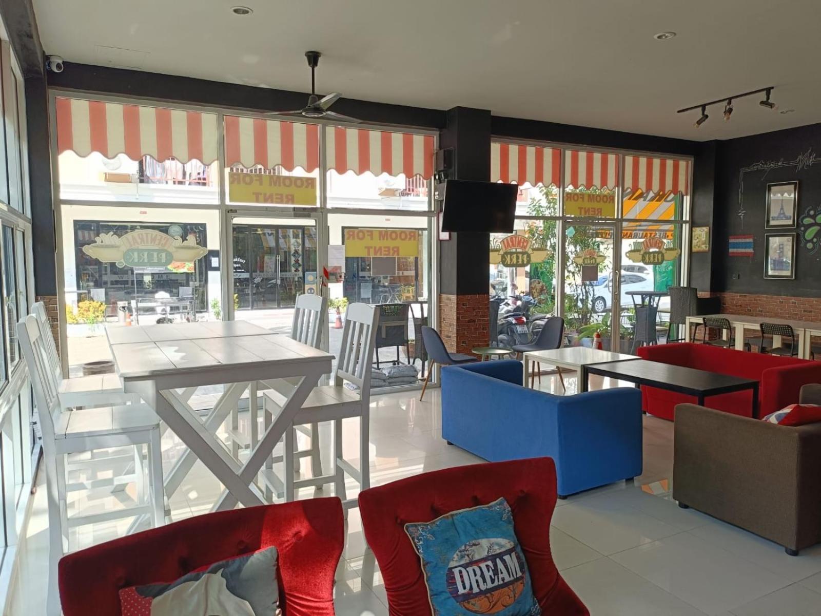 Central Perk Hotel Patong Exterior photo